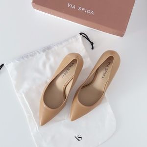 NWT Via Spiga "Carola" Pointy Toe Leather Pump Heel in Nude Women's Sz 7